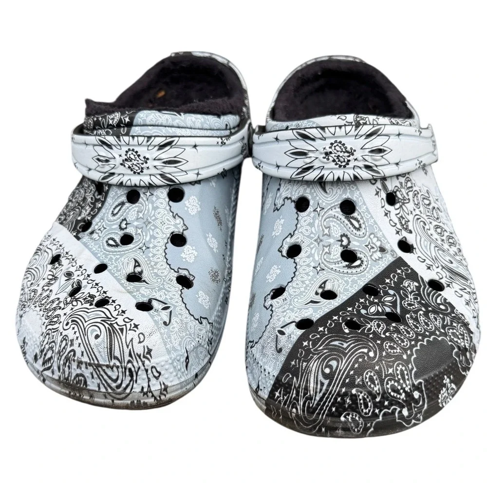 Crocs Classic Lined Clog Bandana Paisley Print Baya Black Youth Size J3 Faux Fur